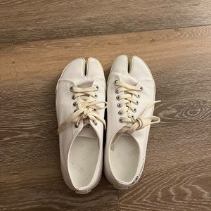 maison margiela tabi low sneakers